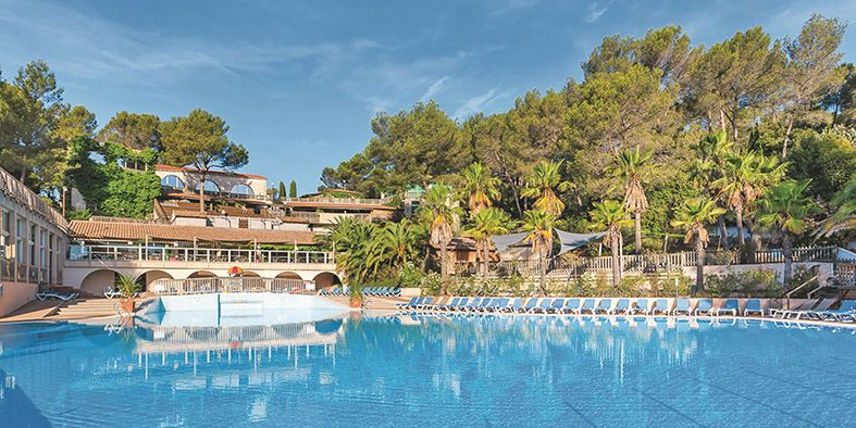 Holiday Green Resort & Spa