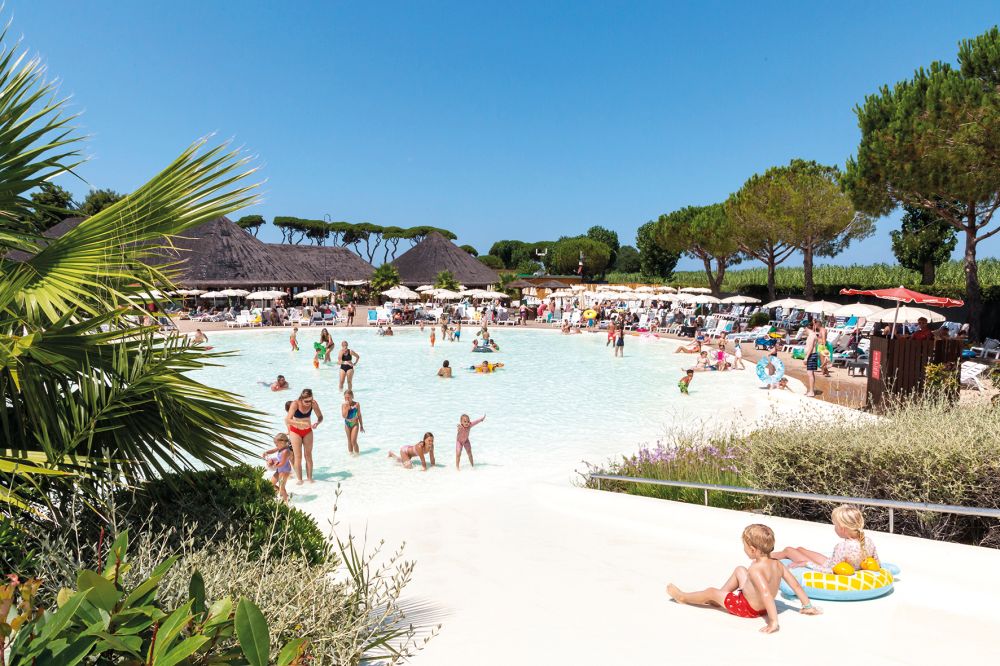 hu Park Albatros village